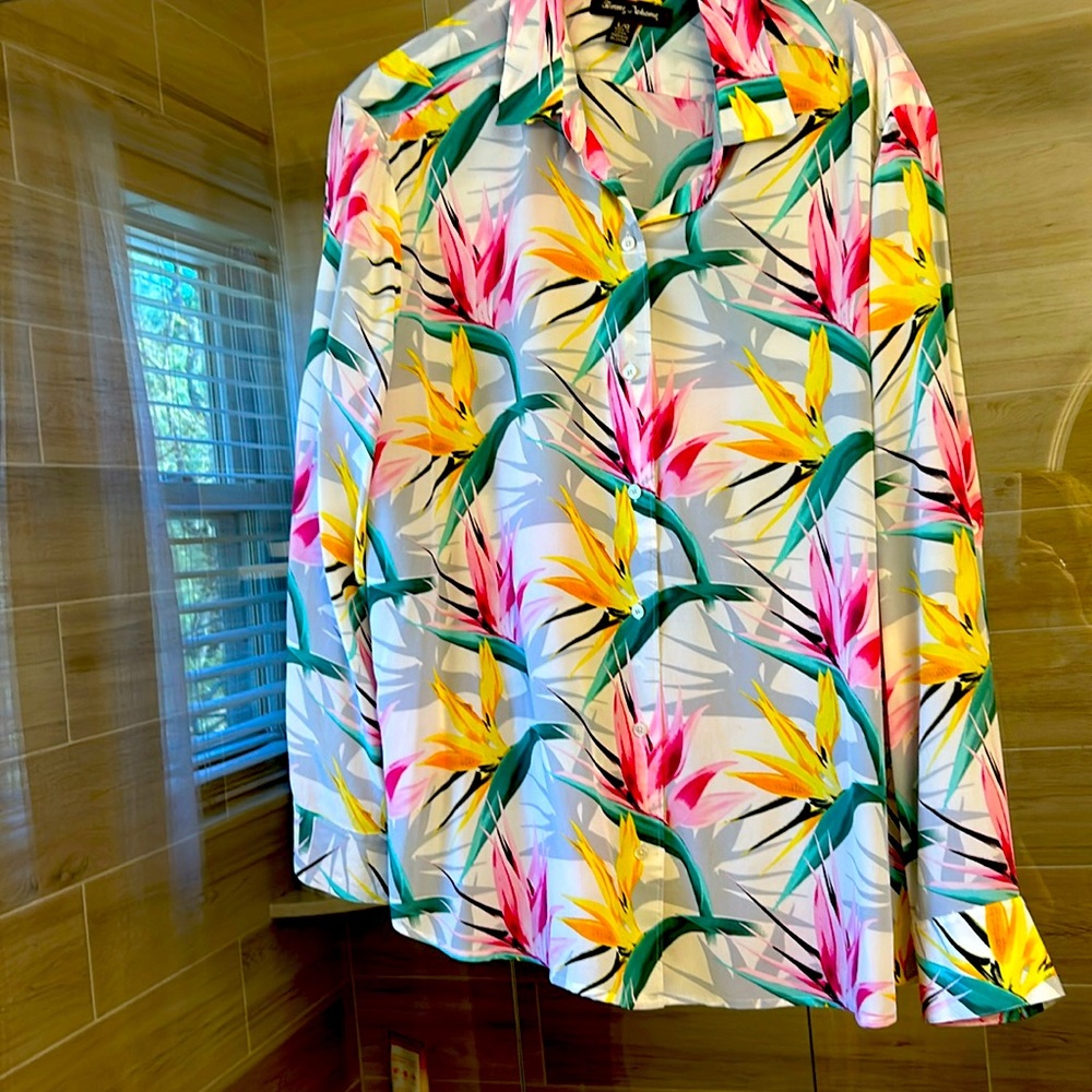 TOMMY BAHAMA 100% Silk size Large beautiful blouse!!!